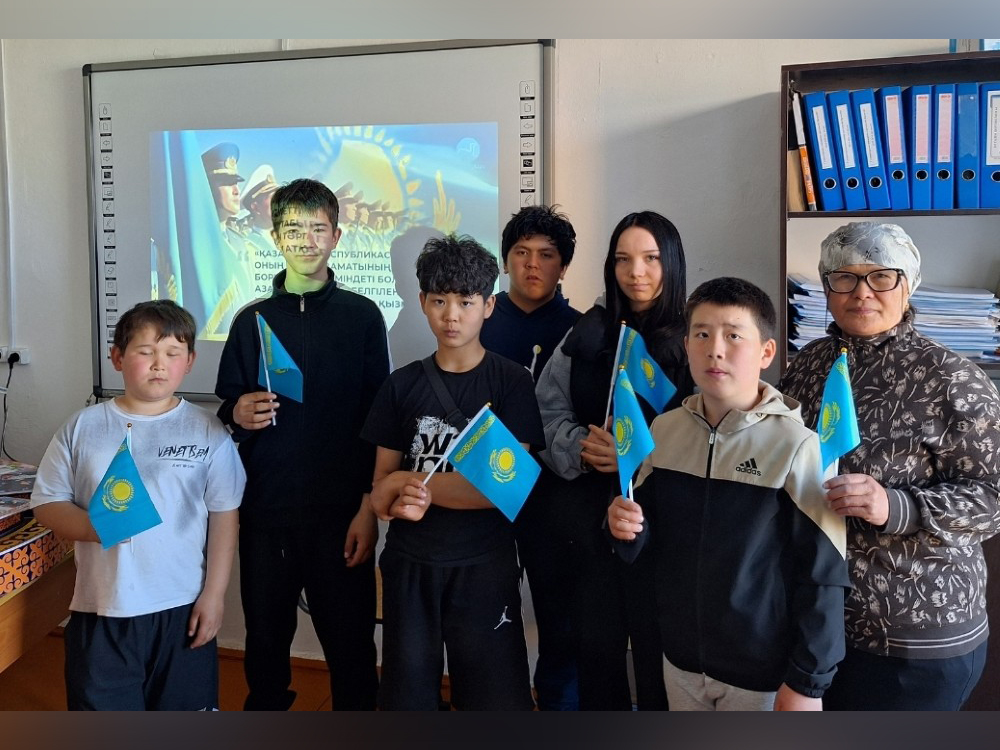 Познавательный час «Под знаменем мужества»